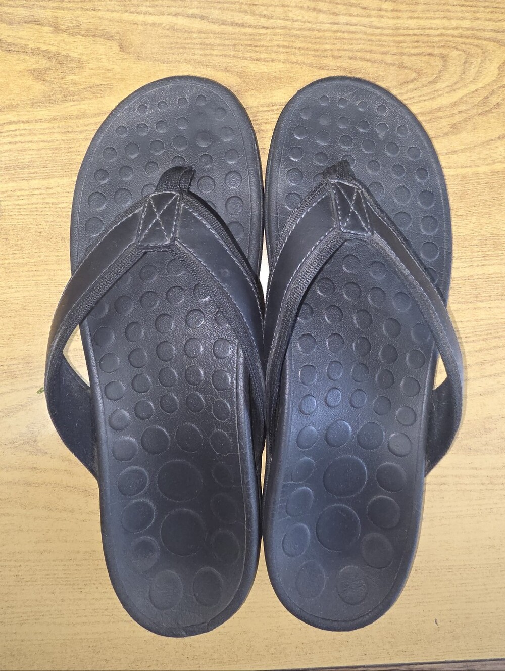 Men's Vionic Black Flip-Flop Sandals
